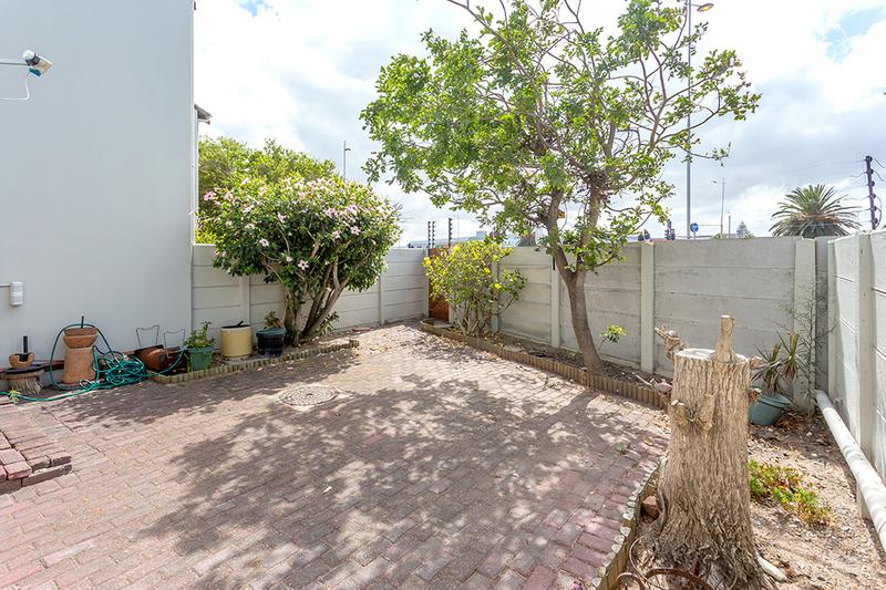 3 Bedroom Property for Sale in Waves Edge Western Cape